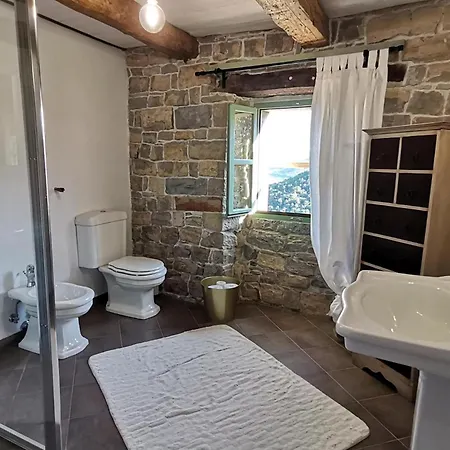 Casa de Férias 2 Bedroom Awesome In Ipsi Antonci (Groznjan)